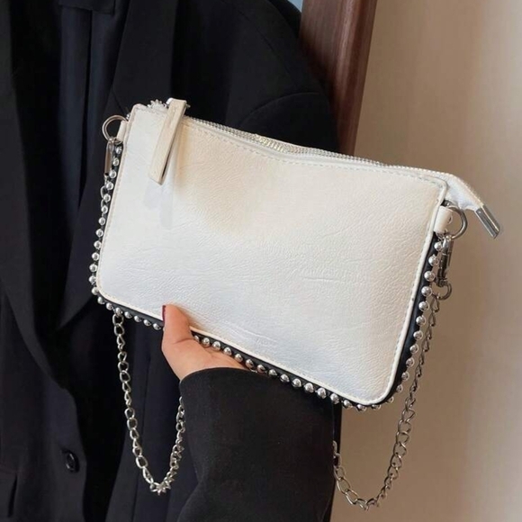 Handbags - NEW‼️Elegant White Chain Clutch